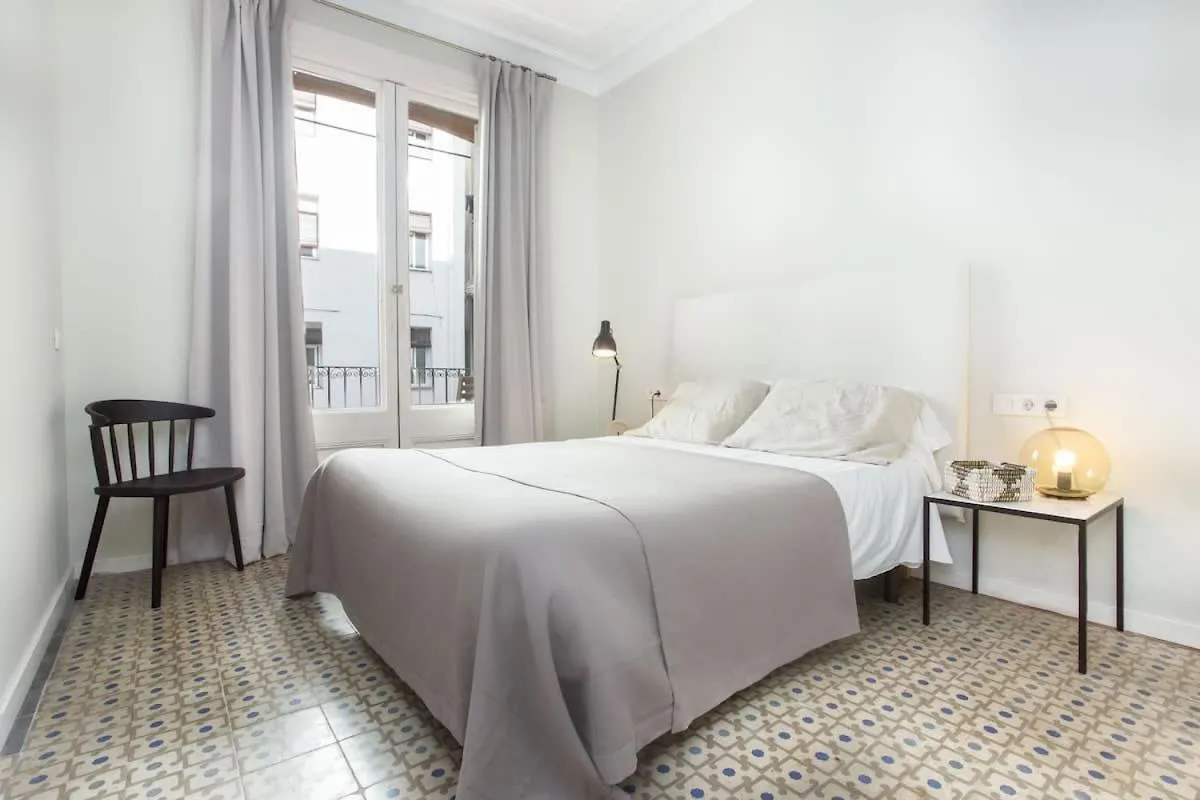 4Bedroom Apartment With A Balcony In Las Ramblas 1 2 برشلونة