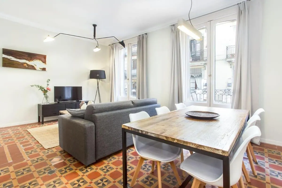 4Bedroom Apartment With A Balcony In Las Ramblas 1 2 برشلونة
