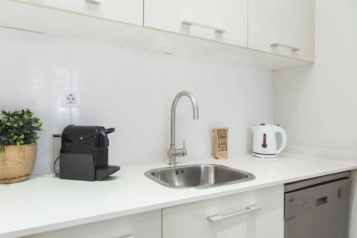 4Bedroom Apartment With A Balcony In Las Ramblas 1 2 برشلونة