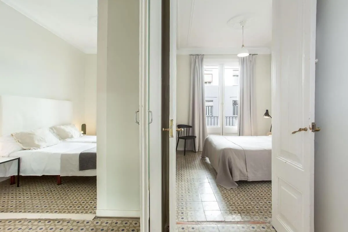 4Bedroom Apartment With A Balcony In Las Ramblas 1 2 برشلونة 0*,