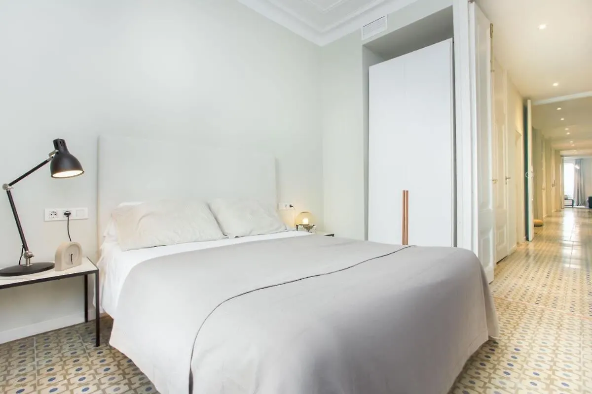 4Bedroom Apartment With A Balcony In Las Ramblas 1 2 برشلونة 0*,  إسبانيا