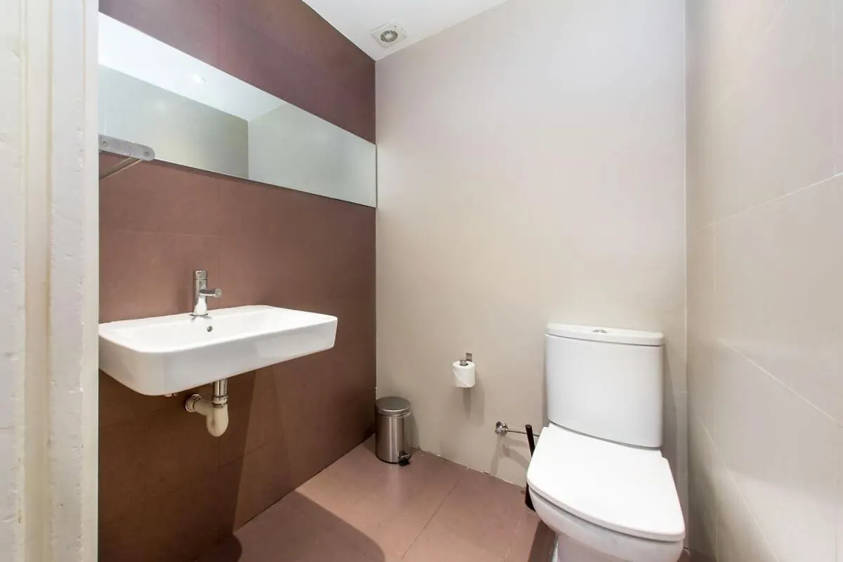 4Bedroom Apartment With A Balcony In Las Ramblas 1 2 برشلونة