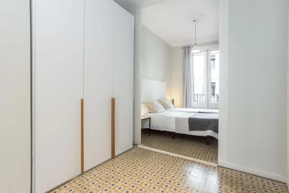 4Bedroom Apartment With A Balcony In Las Ramblas 1 2 برشلونة