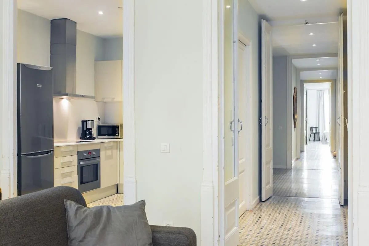 4Bedroom Apartment With A Balcony In Las Ramblas 1 2 برشلونة إسبانيا